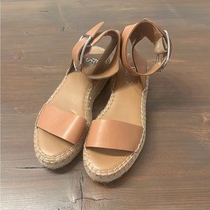 Tan platform sandals- 6.5
